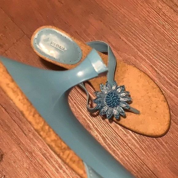 Adorable FIONI Tiffany Blue Women’s Floral Kitten Heel Sandals size 9 - Picture 5 of 5